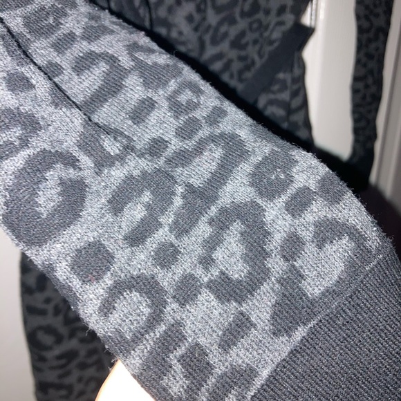 Dalia black and grey leopard knit open cardigan with tie belt. - Picture 4 of 4